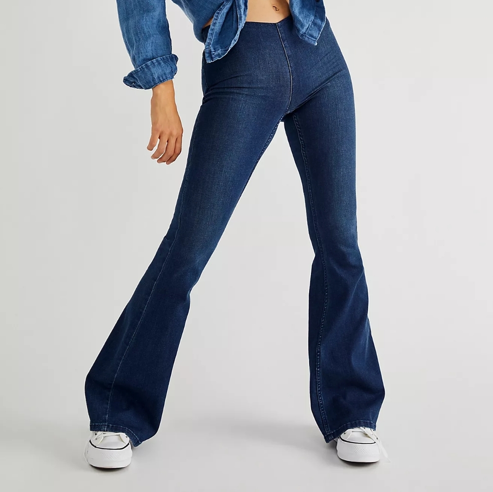 Free People Super flare jeans dark wash size 30R Urban Outfitters stretch waist